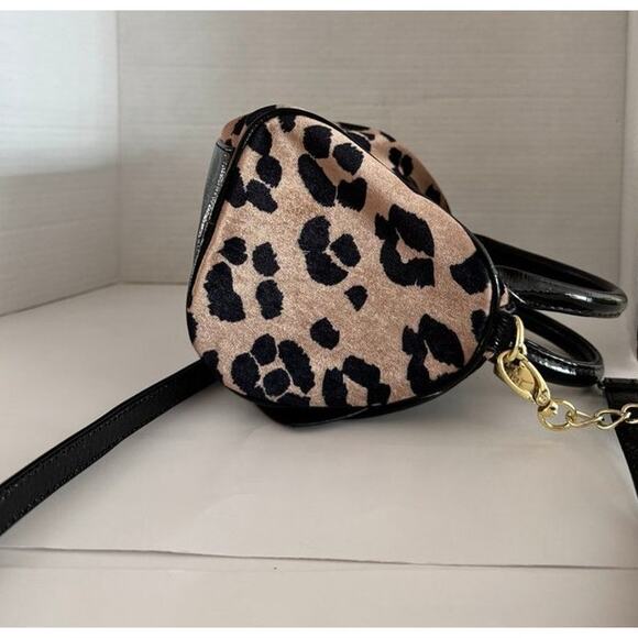 Betsey Johnson Leopard Faux Fur Bow Satchel Crossbody Bag Gold Colored Chain - Picture 7 of 16